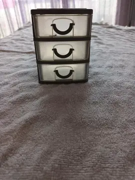 petite commode à tiroirs