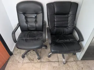 Lot de 3 chaises de bureau cassé
