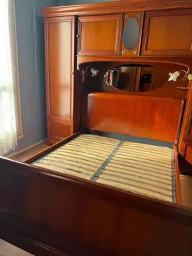 suite à un déménagement je donne cette chambre à coucher complète en bois merisier