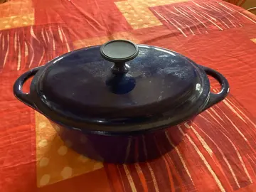 Cocotte ovale en fonte