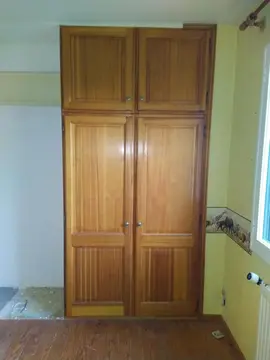 2 lots de 4 portes de placard en bois -- Total 8 portes