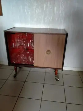 Meuble bar sur roulettes