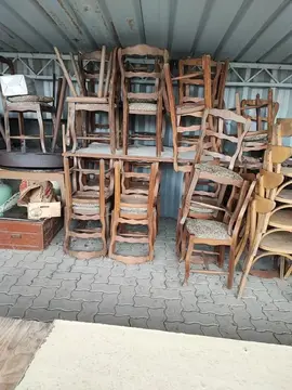 Chaises en bois