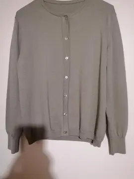 2 GILETS + 1 PULL LOT 7