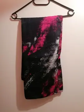 2 GILETS + 2 ECHARPES LOT8