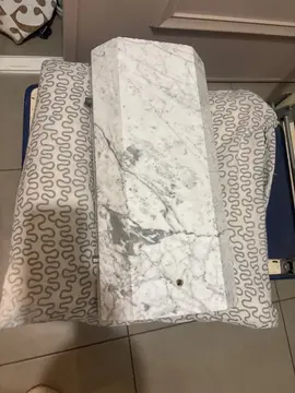 bloc de marbre blanc marbré