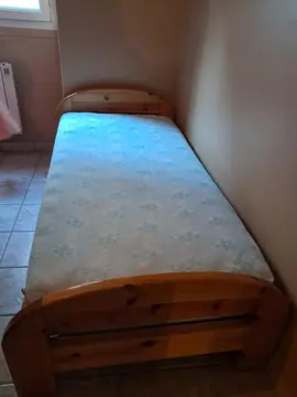 lit en pin avec matelas 1 place