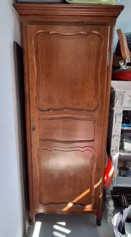 armoire en bois