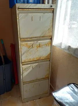 Meuble fer à tiroirs