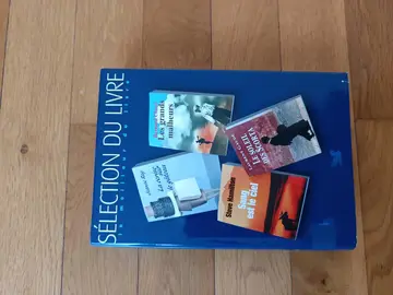 livre avec 4 histoires