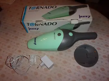 Aspirateur rechargeable de table Jazzy Marque TORNADO Longueur 40 cm X Largeur 12 cm