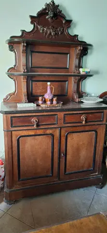 buffet ...tables..6 chaises...commode