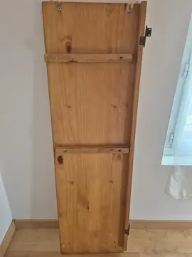 2 PANNEAU COTE ARMOIRE AVEC TASSEAUX DESSUS PIN MASSIF