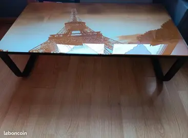 table basse plateau en verre tour Eiffel