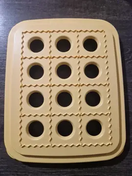 Lot kit sushis, moule chausson, plaque raviolis tupperware