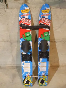 2 skis pour ski nautique