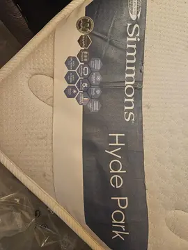 matelas Simmons taché