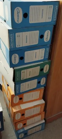 10 boîtes d' 'archives en bon état à donner
