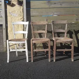 3 chaises en bois
