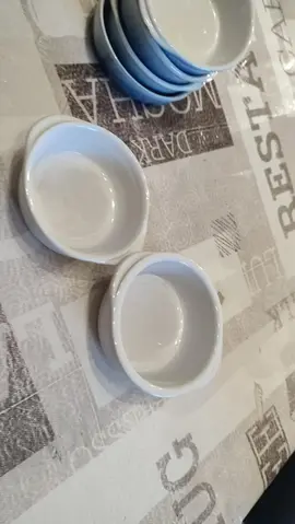 2 coupelles blanches