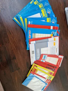 étiquettes adhesives