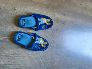 pantoufle homer (taille 40/41)