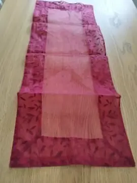 Lot: 1 chemin de table et 2 tasses espresso