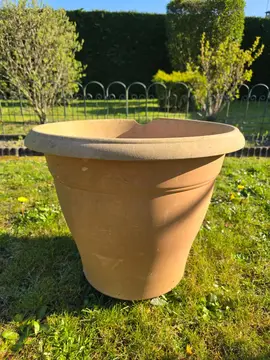 grand pot en plastique