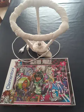 lampe de chevet et puzzle enfant