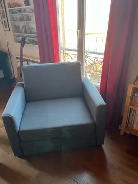 2 fauteuils-lits d'appoint à lattes en bon état