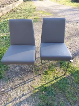 2 CHAISES EN SKAI