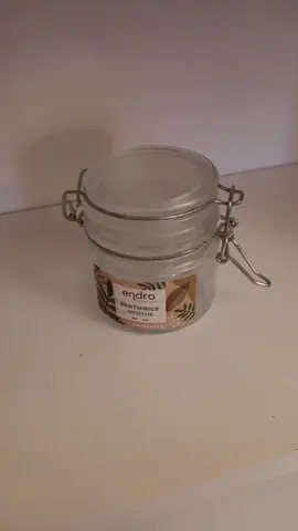 Petit pot en verre avec couvercle métallique contenance 150 g