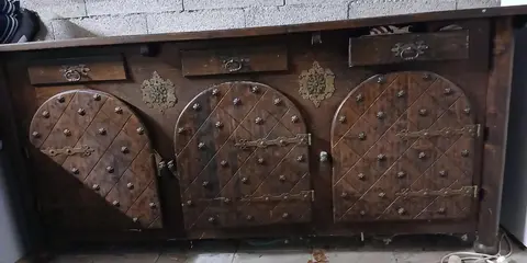 URGENT Buffet bois 3 tiroirs, 3 portes