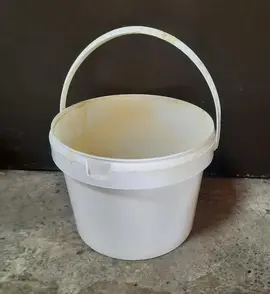Seau en plastique VIDE _ n°2