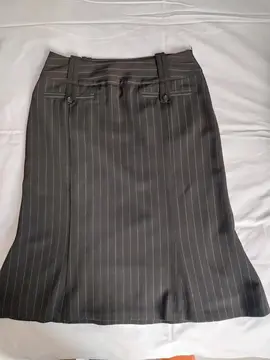 jupe Burton ,noire à rayures taille 38