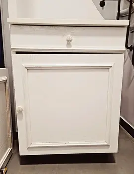 Meuble de cuisine sur pieds. 1 tiroir