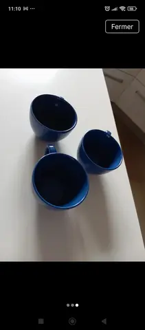 3 tasses à café bleues