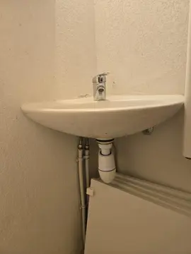 Lavabo de salle de bain démonté