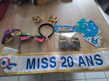 Lot décos et masques 20 Ans