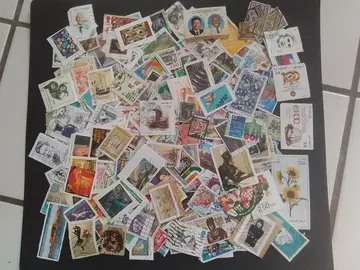 gros lot de timbres abîmés