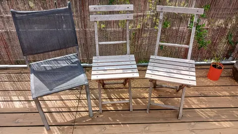 3 chaises pour l'extérieur
