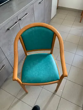 lot de 12 chaises état très correct