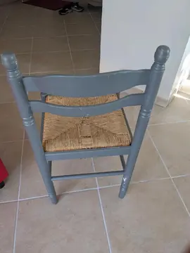 chaise en bois peinte