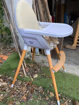 Chaise haute pour enfant