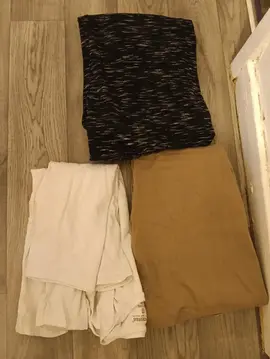 lot 2 pantalons et 1 sous pull 10 ans