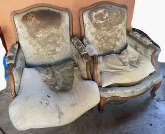 URGENCE - Donnons 2 bergères et 2 chaises à refaire et une chaise en bois