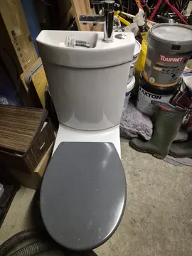 toilette avec lavabo intégré