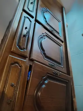 Ensemble buffet bas et table en bois