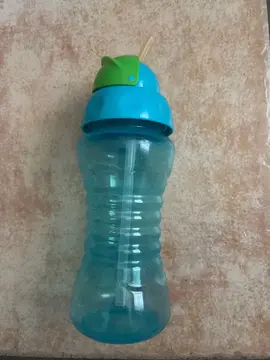 gourde avec paille intégrée