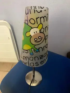 Lampe de chevet pour enfants (petite réparation nécessaire)
